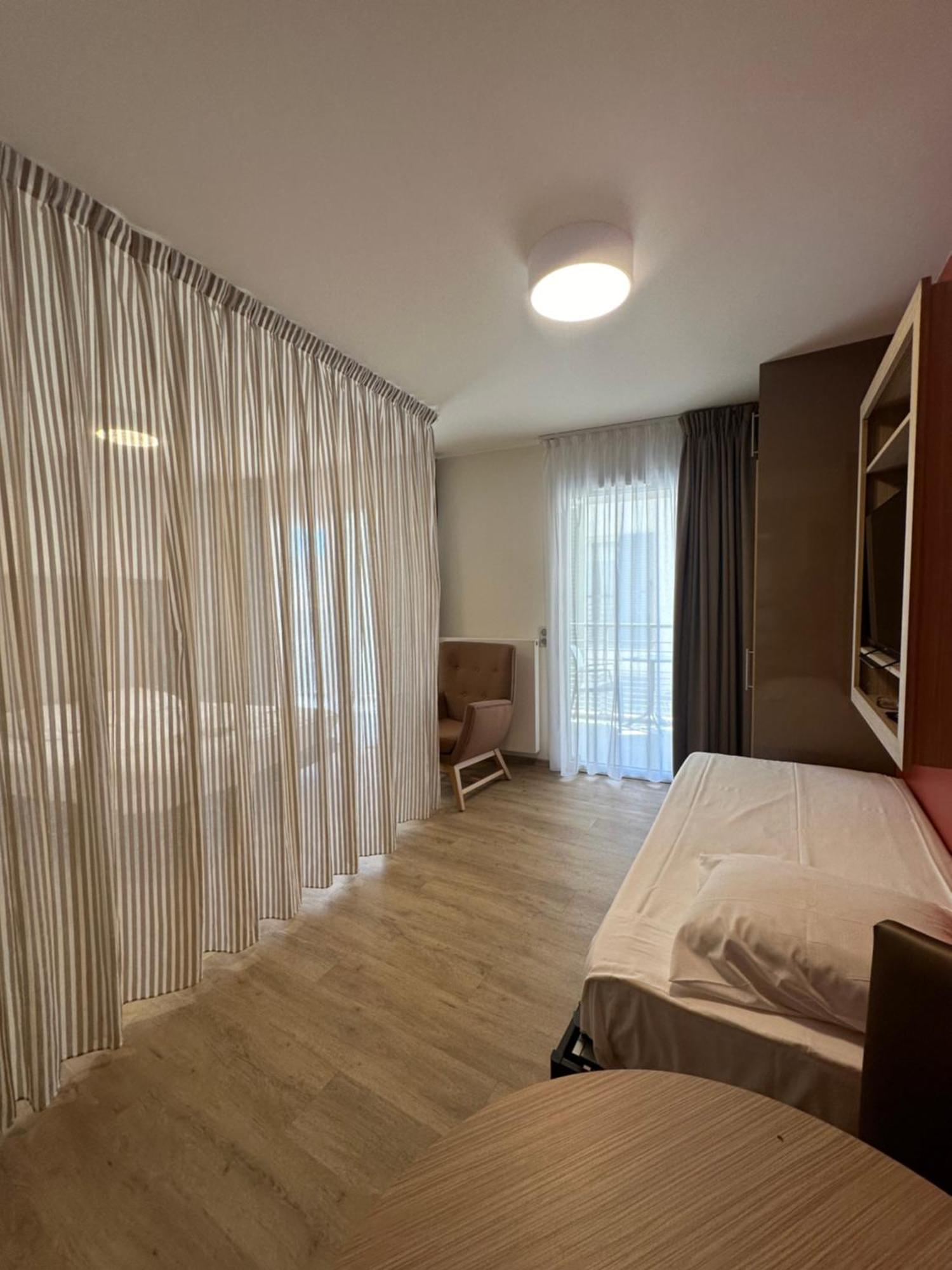 Zenao Frejus Aparthotel Exterior photo