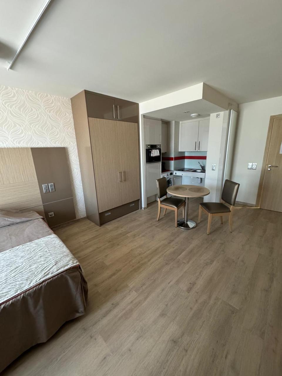 Zenao Frejus Aparthotel Exterior photo